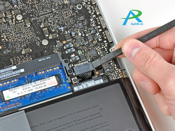 Hướng dẫn thay thế Card Wifi và Bluetooth trên Macbook Pro 13'' 2011 
