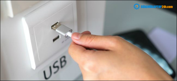 Cắm trực tiếp dây sạc USB có nguy cơ bị mất dữ liệu cá nhân