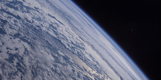 Nếu như trước đây ông cha chúng ta có thể sống mà không có internet, thì ngày nay chắc chắn chúng ta không thể sống nổi một ngày nếu thiếu mạng internet. Sự phổ biến của Google, Facebook hay Youtube đã khiến chúng trở thành một phần không thể thiếu trong cuộc sống của chúng ta.