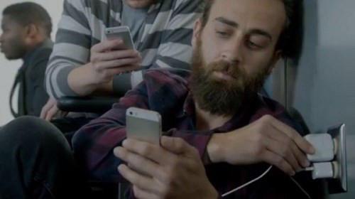 Sử dụng sạc lô là một trong những nguyên nhân dẫn đến hỏng nguồn hay loạn cảm ứng màn hình.