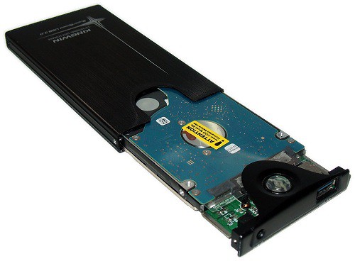 Bạn vừa nâng cấp ổ cứng cho máy tính xách tay hoặc máy tính để bàn, nhưng thay vì nhanh chóng quẳng vào ngăn bàn làm việc hoặc bán đi thì tại sao bạn không nghĩ ngay đến việc biến món đồ này thành một chiếc ổ cứng di động để thuận tiện hơn cho nhu cầu lưu trữ dữ liệu cá nhân cũng như sao lưu dữ liệu giữa các hệ thống.