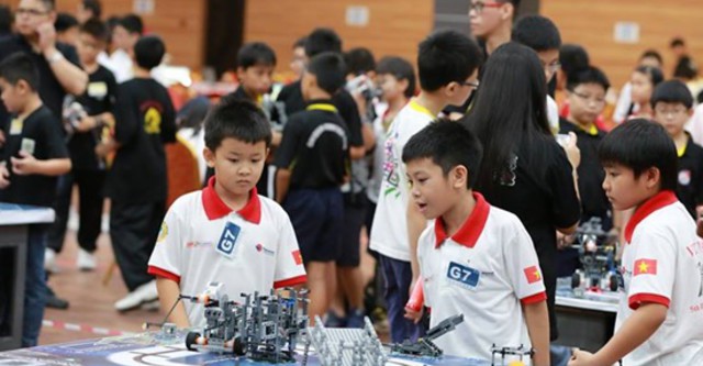 Đại diện của Việt Nam tại Robotics quốc tế 2014.