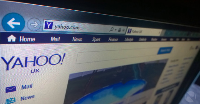 Yahoo! vừa lên tiếng xác nhận rằng máy chủ của họ đã bị tấn công hồi đầu tuần này nhưng dữ liệu người dùng vẫn an toàn.   Trước đó, các nhà nghiên cứu bảo mật đã quét hệ thống do lo ngại nguy cơ từ lỗ hổng Shellshock gần đây và phát hiện ra máy chủ Yahoo! có nguy cơ bị tấn công. Sau đó, họ liên lạc với Yahoo! để cảnh báo. Yahoo! ngay sau đó đã kiểm tra và phát hiện ra rằng máy chủ của mình đã bị xâm nhập qua một lỗ hổng bảo mật, nhưng không phải là Shellshock.  
